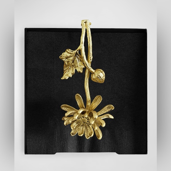 Michael Aram Dahlia cocktail napkin holder size 5.25” L 5.3 W 1.25” T - Picture 5 of 15